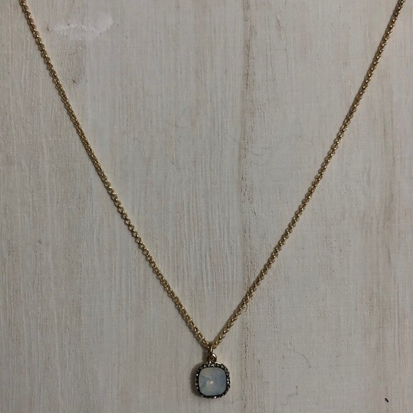 Blue Faceted Rhinestone on Gold Tone Chain - Picture 3 of 9